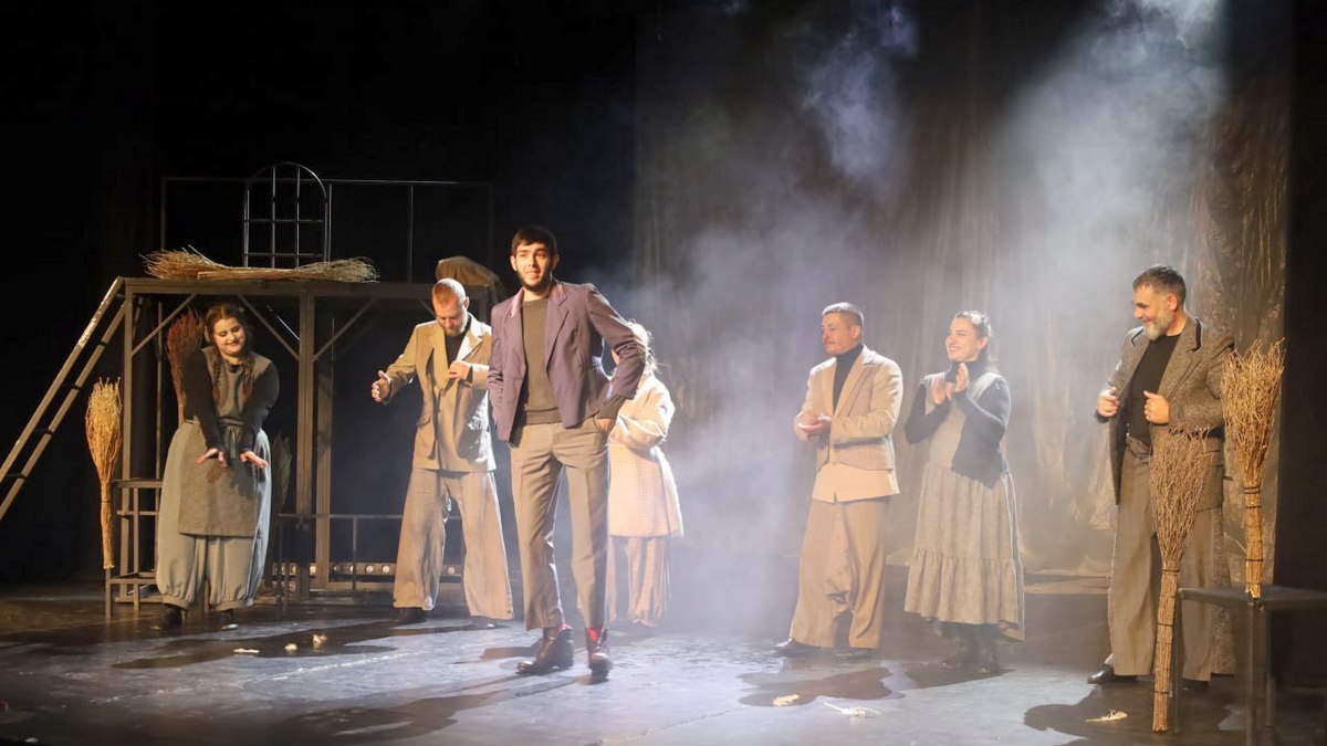 ТЮЗ Ингушетии собрал маленьких зрителей на спектакль «Гадкий утенок»