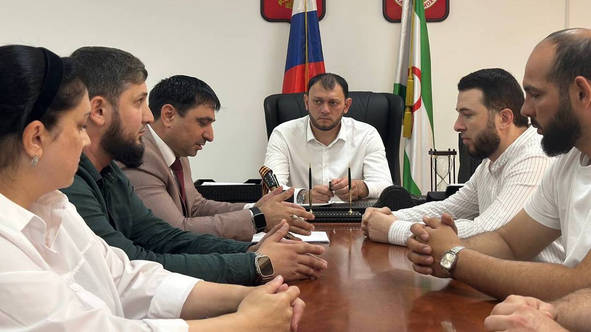 Глава администрации Малгобека встретился с местным Молодежным советом