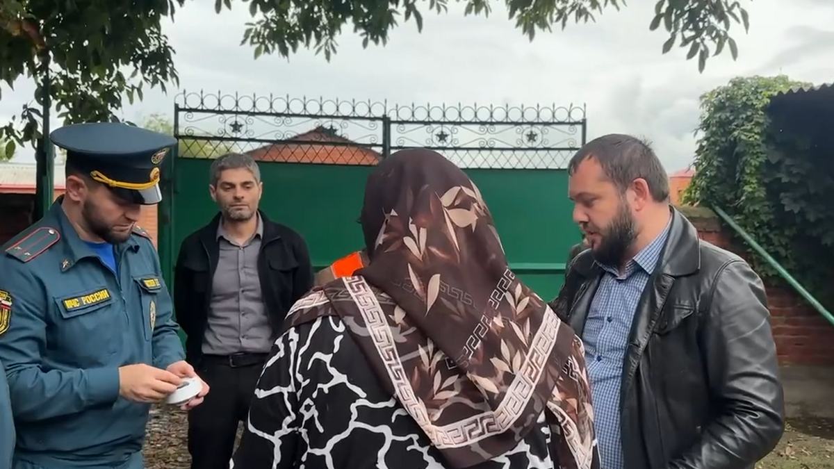 Новости Ингушетии: В домах жителей Назрани сотрудники МЧС установили пожарные извещатели