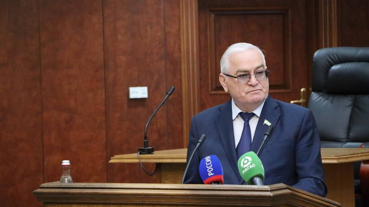 Спикер Парламента Ингушетии поздравил госавтоинспекторов с юбилеем ведомства