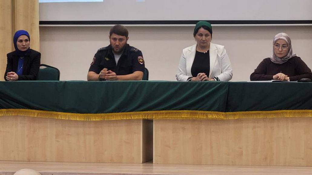 Новости Ингушетии: Сотрудники ОГИБДД приняли участие в родительском собрании