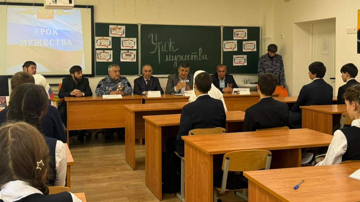 Новости Ингушетии: В Карабулакской гимназии учащимся рассказывают о подвигах бойцов СВО