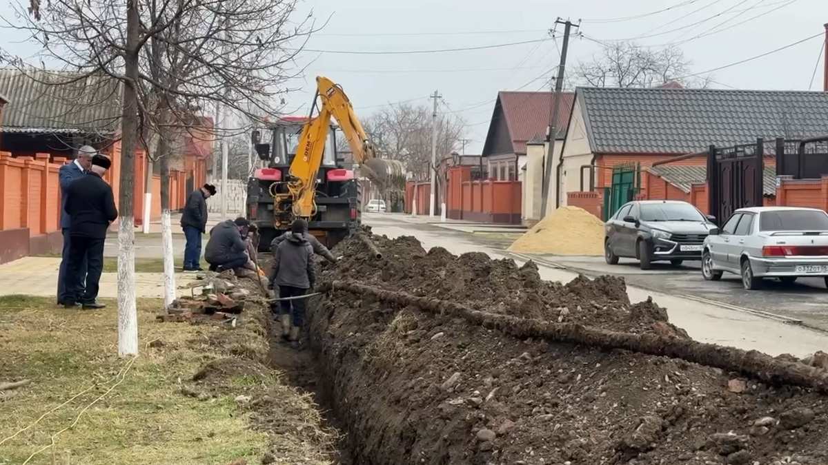 Новости Ингушетии: В Сунже на улице Чаниева меняют старый водопровод