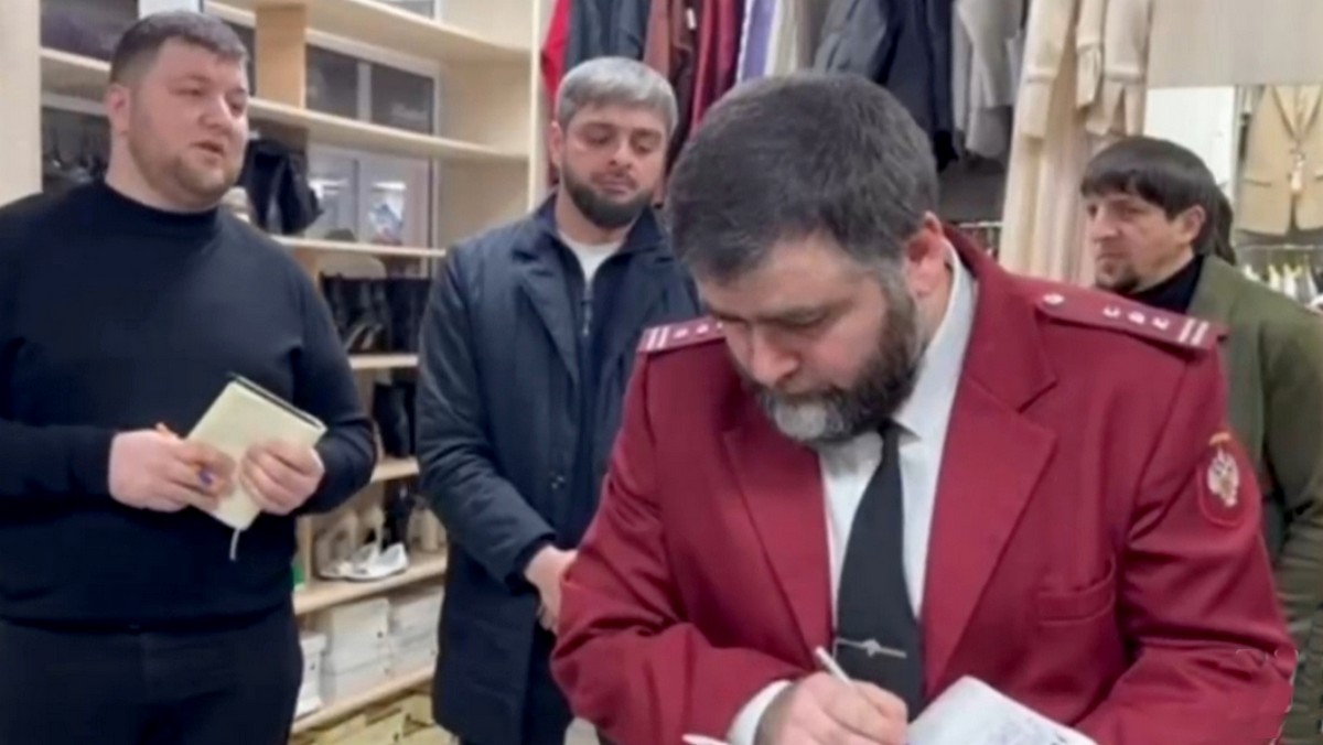 Администрация города и представители ведомств провели рейд в Назрани