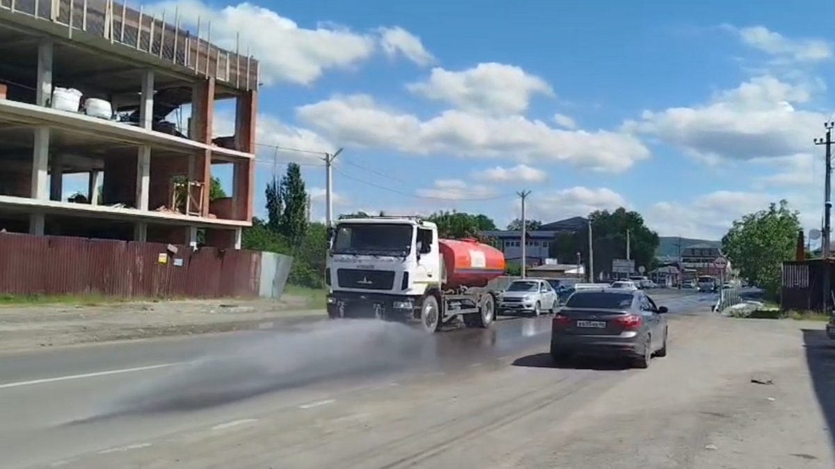 Новости Ингушетии: В Карабулаке поддерживают нормативное состояние асфальтного покрытия дорог