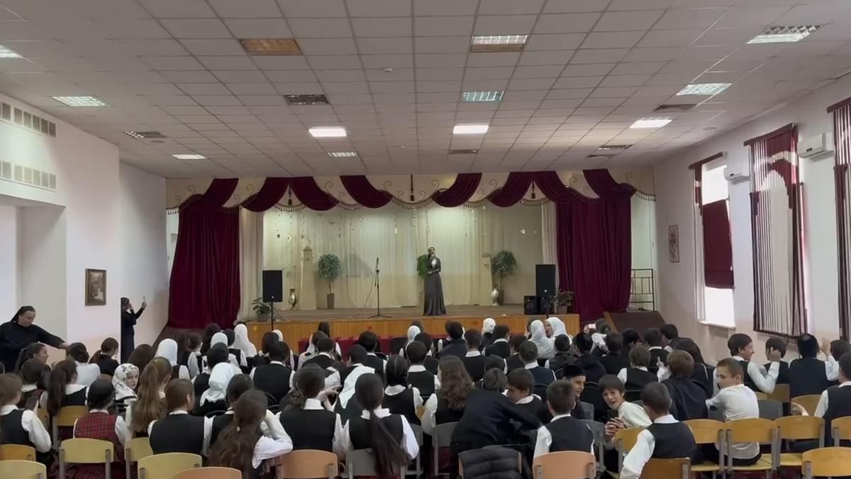 Новости Ингушетии: Артисты Госфилармонии Ингушетии подарили праздник школьникам Кантышево