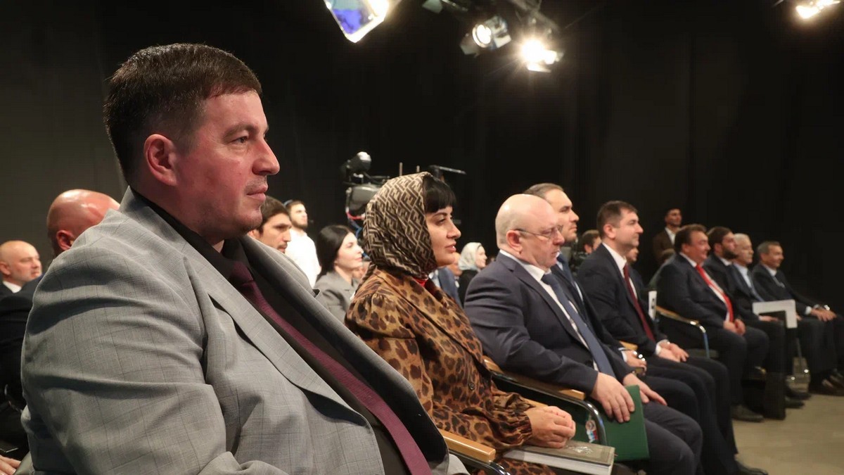 В ходе «Прямой лини» Калиматов поднял проблему неуплаты транспортного налога