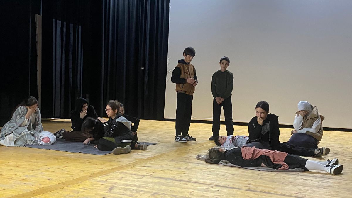 Траурное мероприятие прошло в Доме культуры села Средние Ачалуки