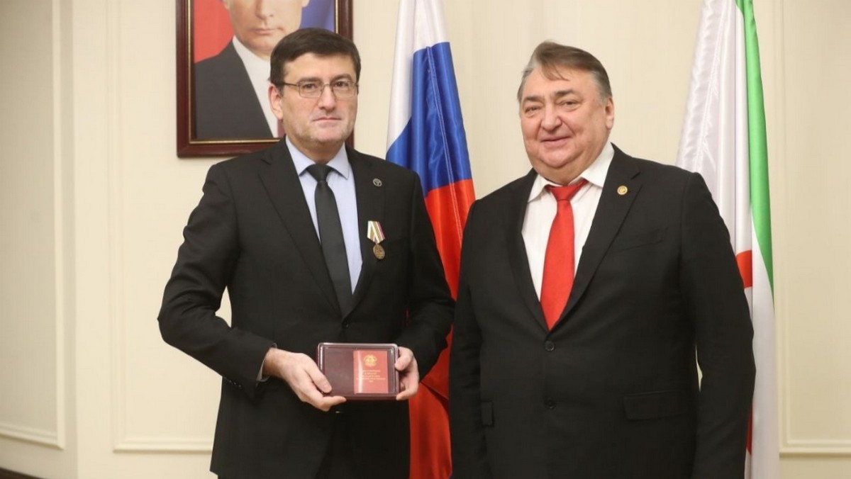 Руководителя Казначейства в Ингушетии наградили за помощь участникам СВО