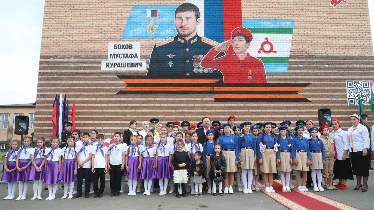 В Сагопшах открыли мурал в честь Героя России Мустафы Бокова