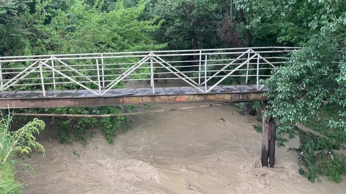 Восьмилетнего ребенка унесло течением в Карабулаке