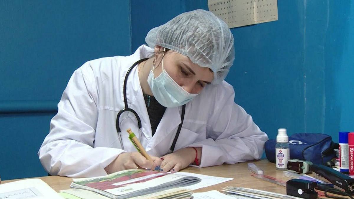 Еще 20 медицинских специалистов переедут в села в этом году
