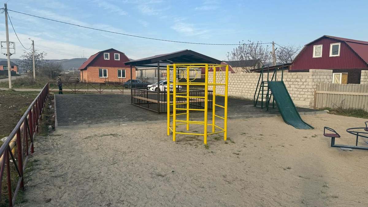 У жителей Карабулака появились две благоустроенные детские площадки