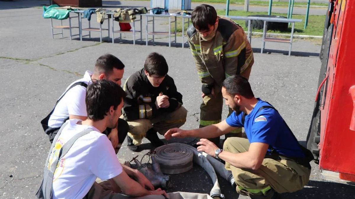 Команда ИнгГУ одержала победу в «Пожарных гонках» в честь 35-летия МЧС