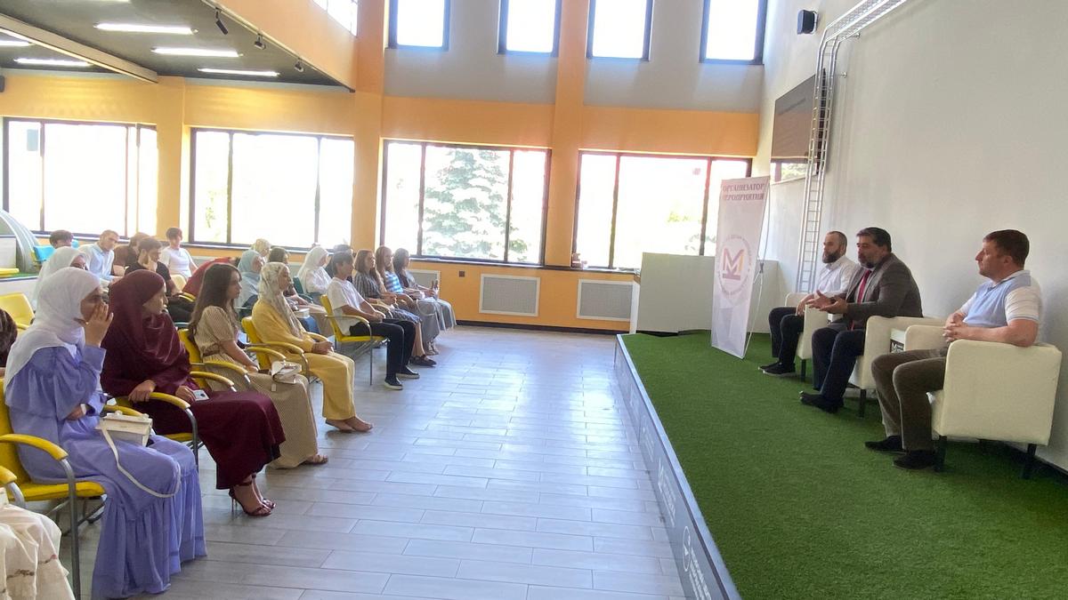 Новости Ингушетии: На базе ресурсного центра добровольчества в Магасе ингушские единороссы провели мастер-класс, приуроченный ко Дню молодежи