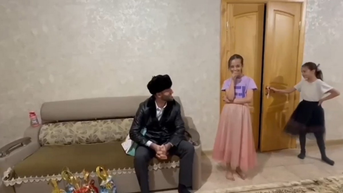 Новости Ингушетии: В Назрановском районе в рамках акции «Ёлка желаний» вручили подарки многодетной семье