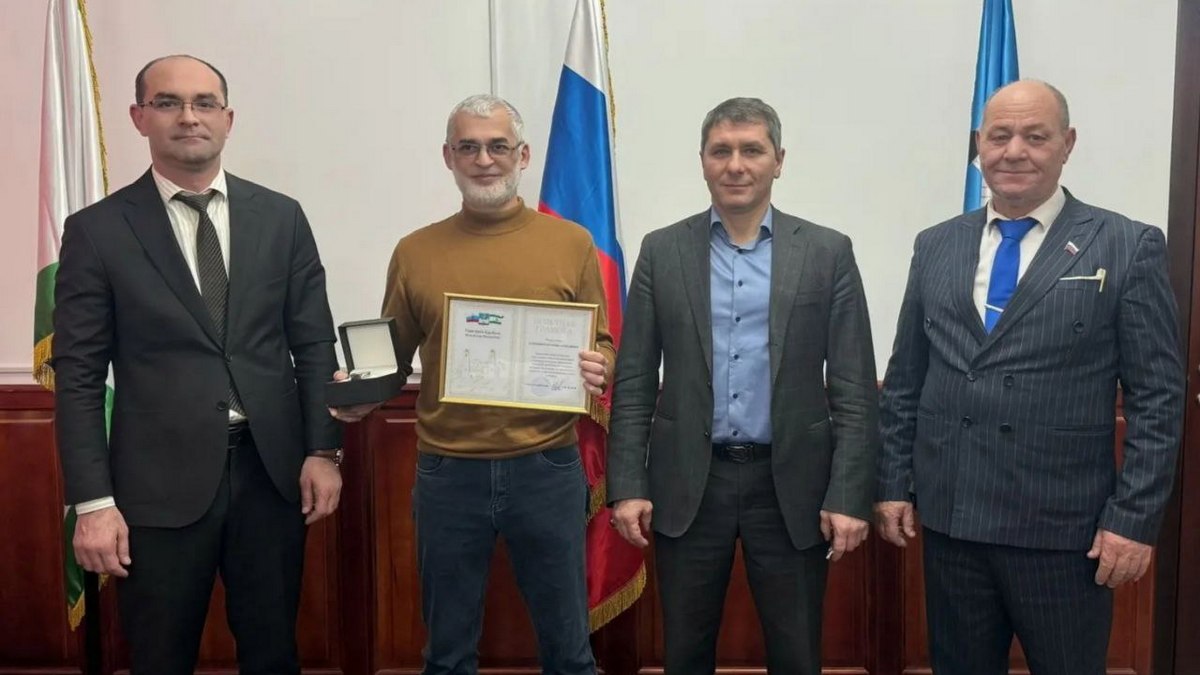 Мэр Карабулака поощрил Магомеда Темирбиева за успех в телешоу «Своя игра»