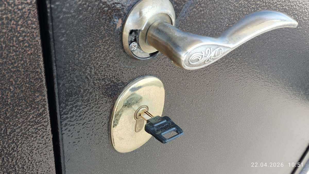 Спасатели помогли в Магасе Ингушетии вскрыть заблокированную дверь