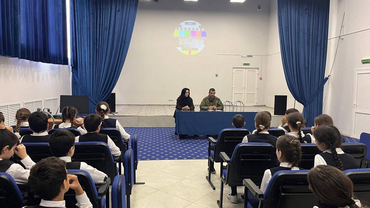 Ветеран СВО пообщался с воспитанниками Назрановской школы-интерната