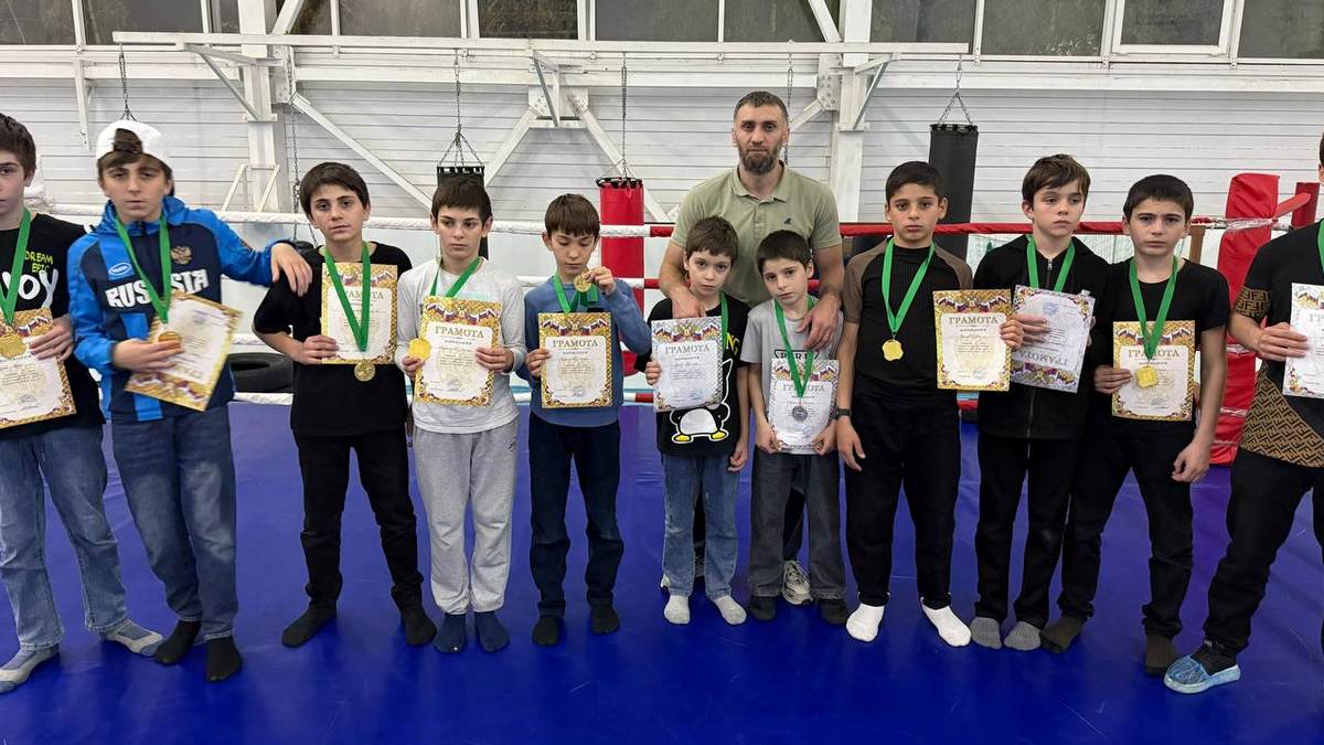 Наьсарен кхален йийллача  яхье белгалваьлар Яндарера 14 боксёр