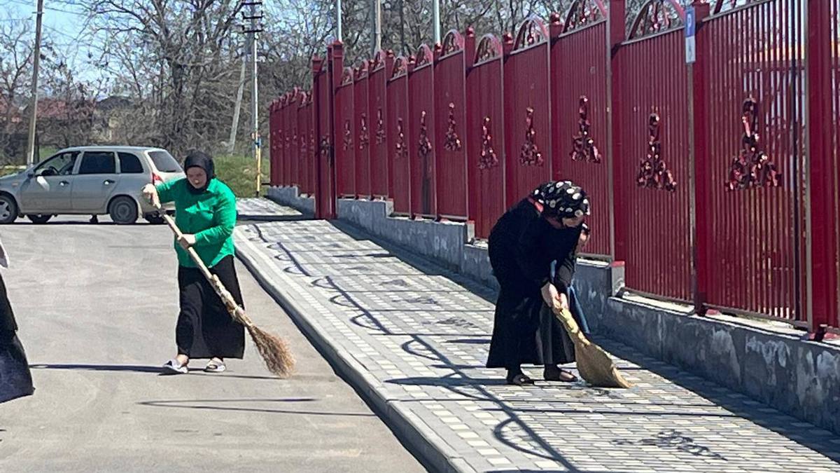 В Малгобекском районе прошел субботник по санитарной очистке территорий