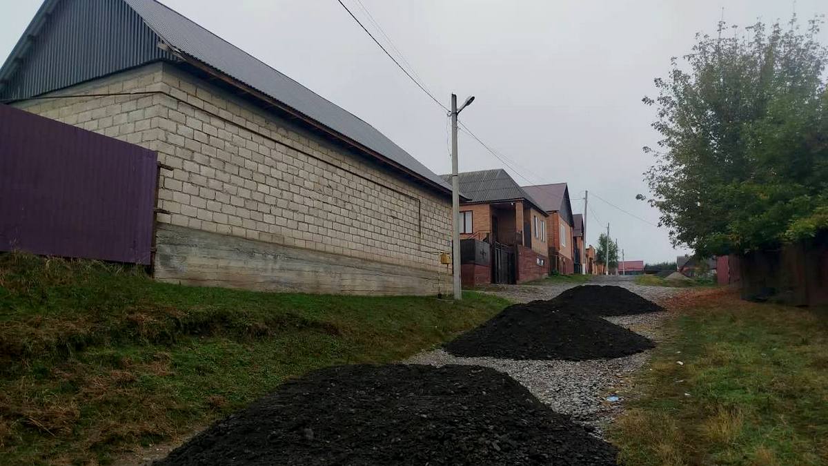 В Инарках по просьбе семьи бойца СВО начали ремонт улицы Дружбы
