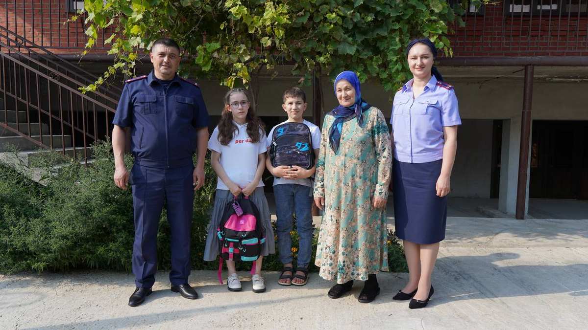 Офицеры СКР по Ингушетии приняли участие в акции «Собери ребенка в школу»