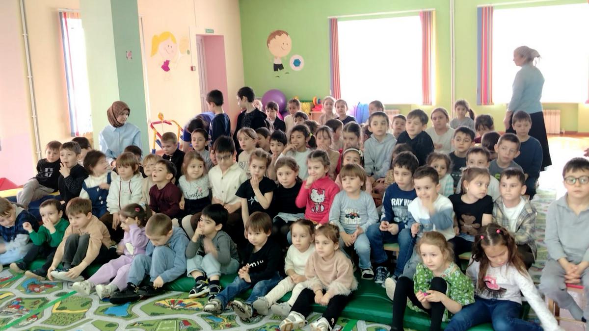 Артисты ТЮЗа Ингушетии побывали в гостях у маленьких зрителей