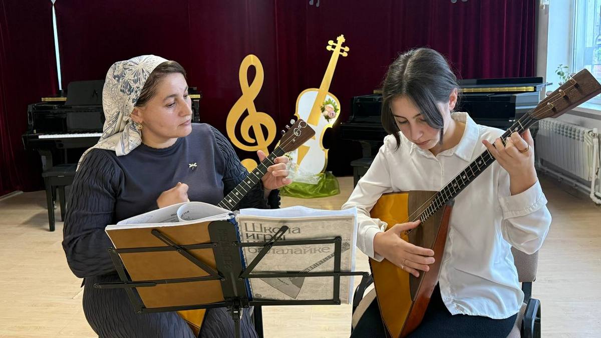 Новости Ингушетии: В колледже искусств Ингушетии показали секреты мастерства игры на балалайке