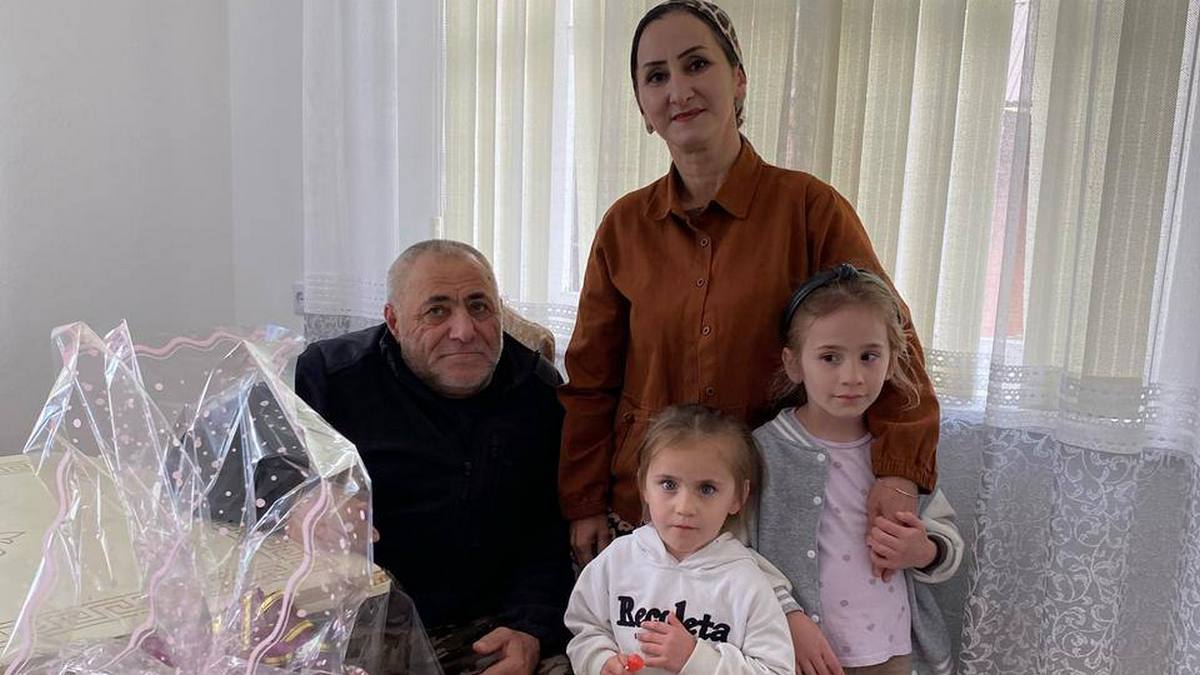 Новости Ингушетии: В  Мужичи Ингушетии отцу бойца СВО пожелали крепкого здоровья и счастья