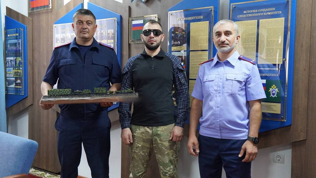 Бойцы СВО передали макет поезда в музей Следственного комитета Ингушетии