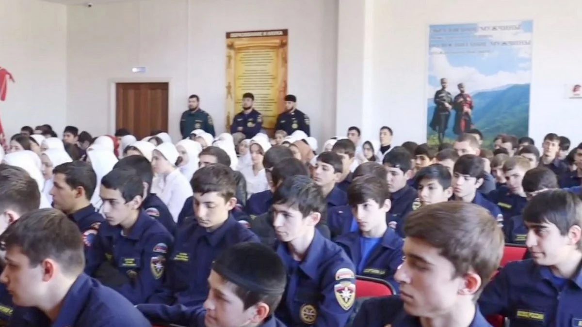 Новости Ингушетии: Доверенное лицо В. Путина в Ингушетии встретилось со студентами ПС колледжа