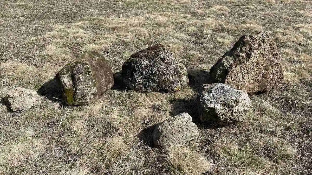 Новости Ингушетии: В горах Ингушетии обнаружили пять барельефных камней храма Тхаба-Ерды