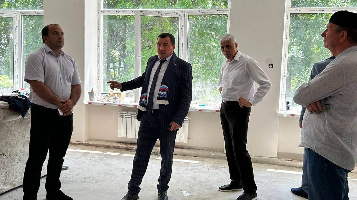 Новости Ингушетии: Партийный десант «Единой России» проверил ход капитального ремонта школы в с.п. Аршты