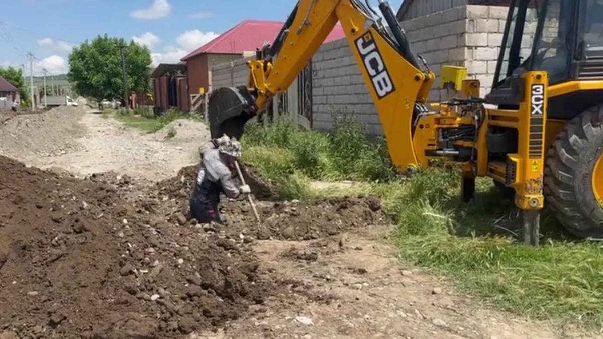 Новости Ингушетии: В Малгобеке на улице Братской прокладывают новую водопроводную линию