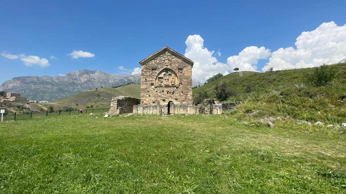 Вай мехка тӏалатташ бола туристаш, хӏара шера дукхагӏа хулаш латт