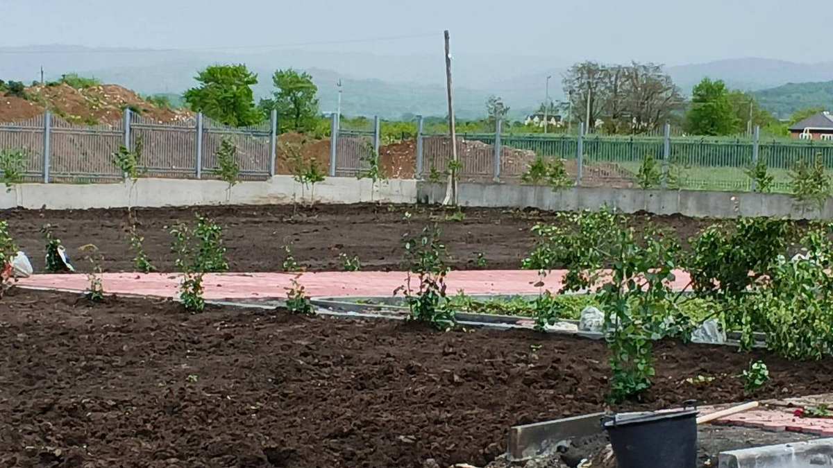 В Али-Юрте благоустраивают территорию новой участковой больницы