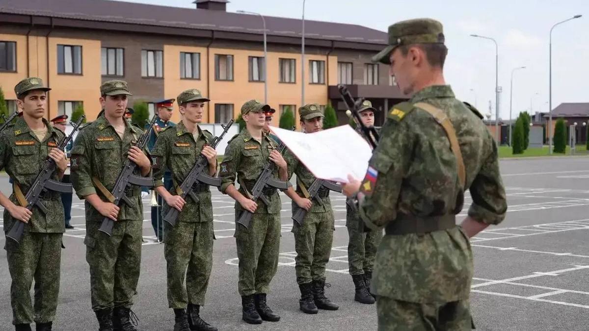 60 студентов ИнгГУ присягнули на верность Родине в Военном учебном центре