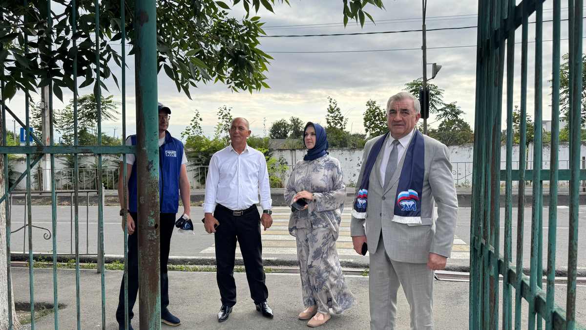 Новости Ингушетии: В городе Назрань партийный десант «Единой России» провел мониторинг городских школ в рамках реализации Народной программы