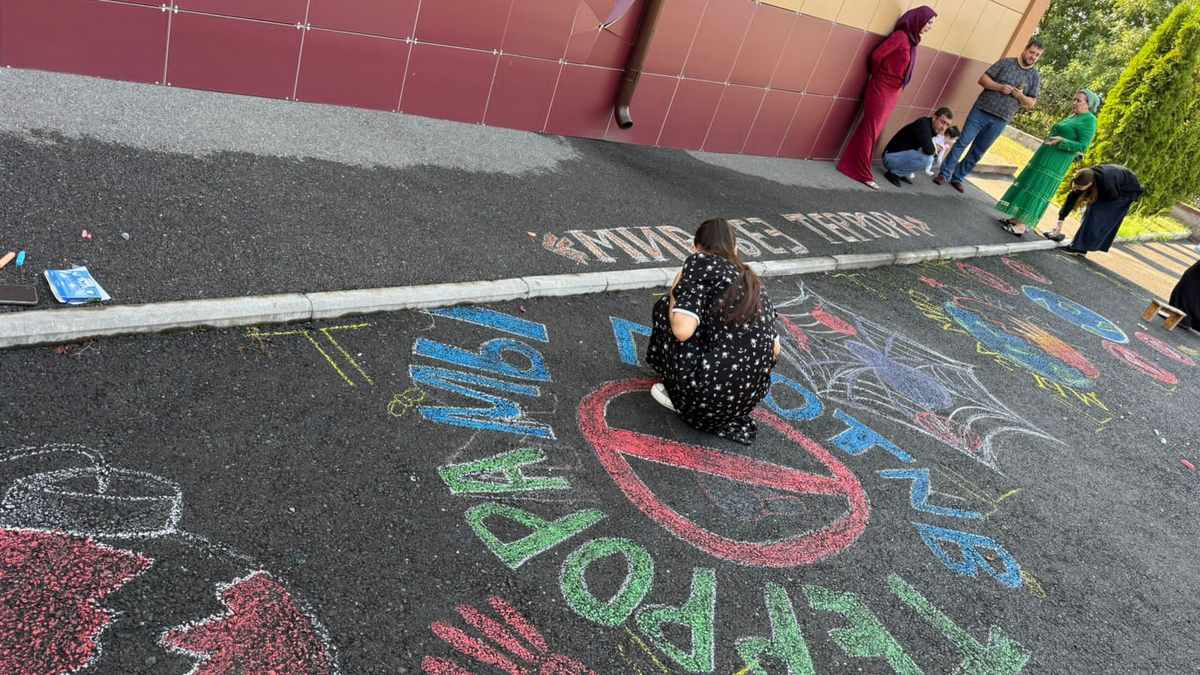 Новости Ингушетии: В Гази-Юрте провели конкурс рисунков на асфальте «Мир без террора»