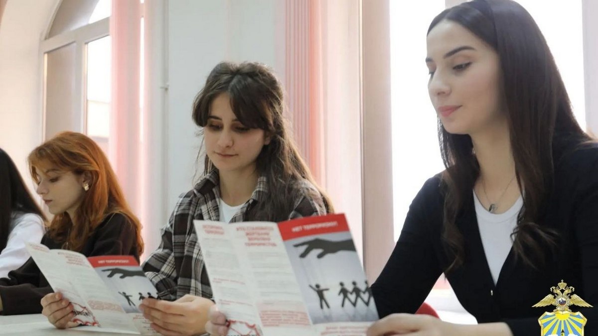 В Ингушетии сотрудники ЦПЭ провели антиэкстремистские встречи с молодежью