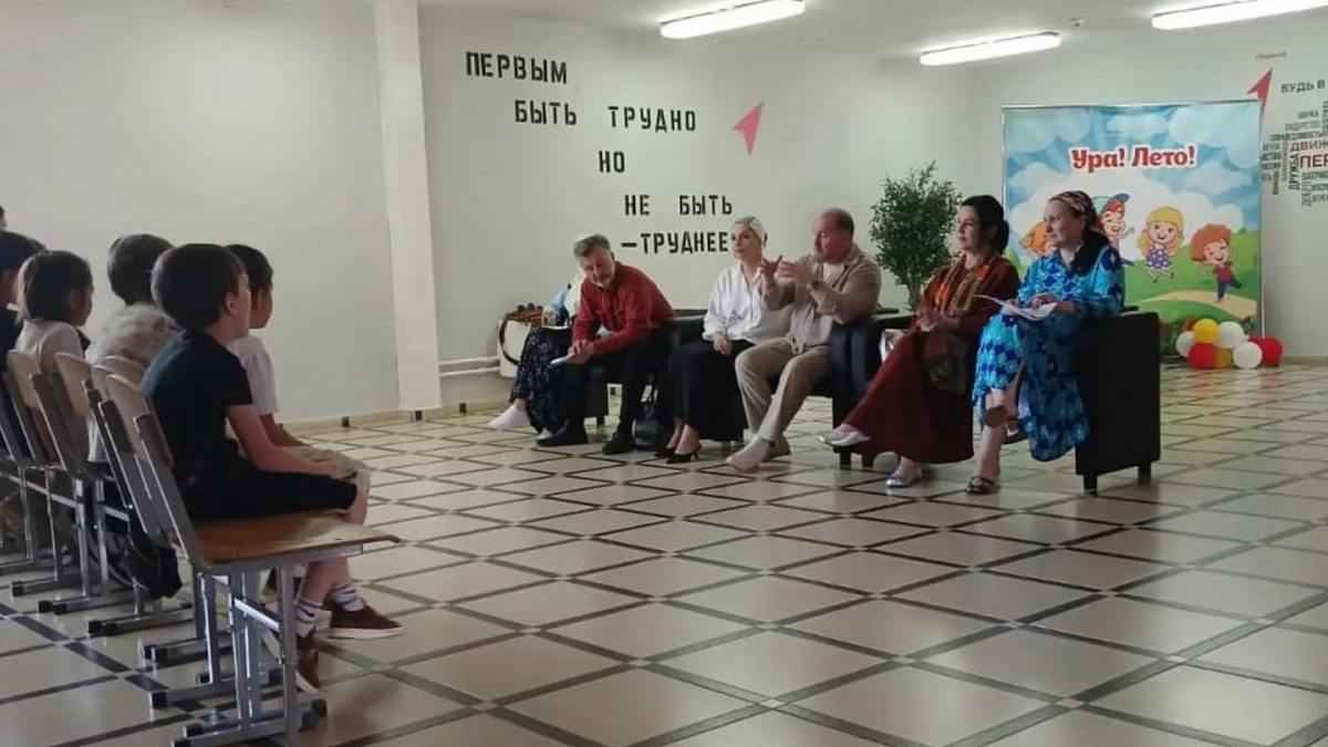 Актеры Ингушского молодежного театра провели творческую встречу в Майском