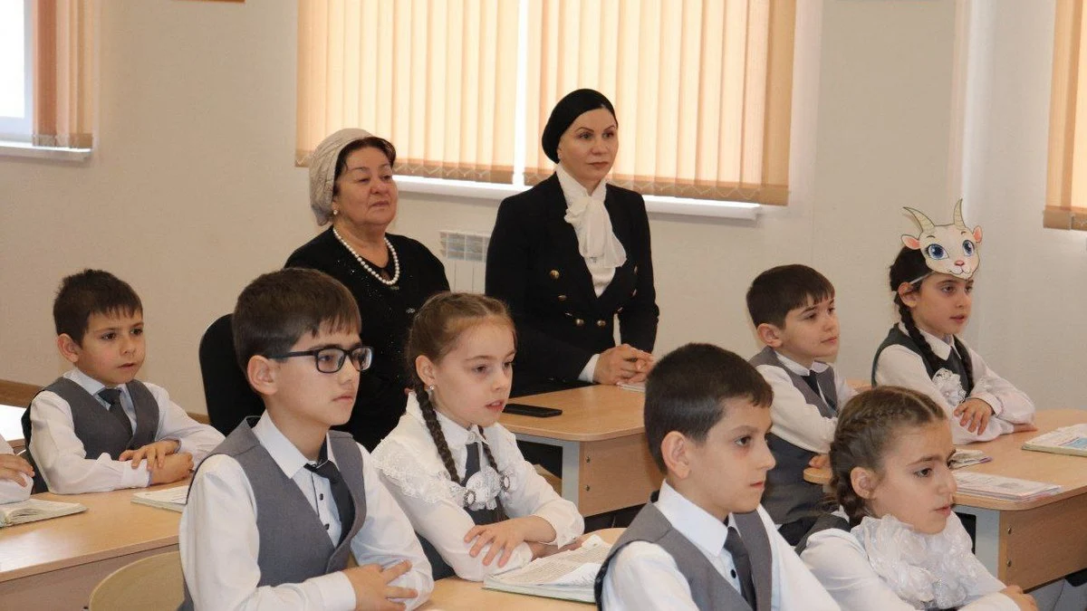 Новости Ингушетии: Министр образования Ингушетии побывала на открытом уроке в Долаковской школе