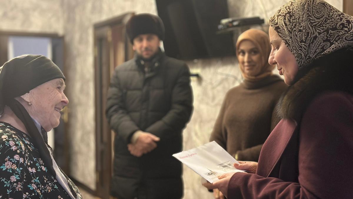 Президент России поздравил с 90-летием труженицу тыла из города Малгобека