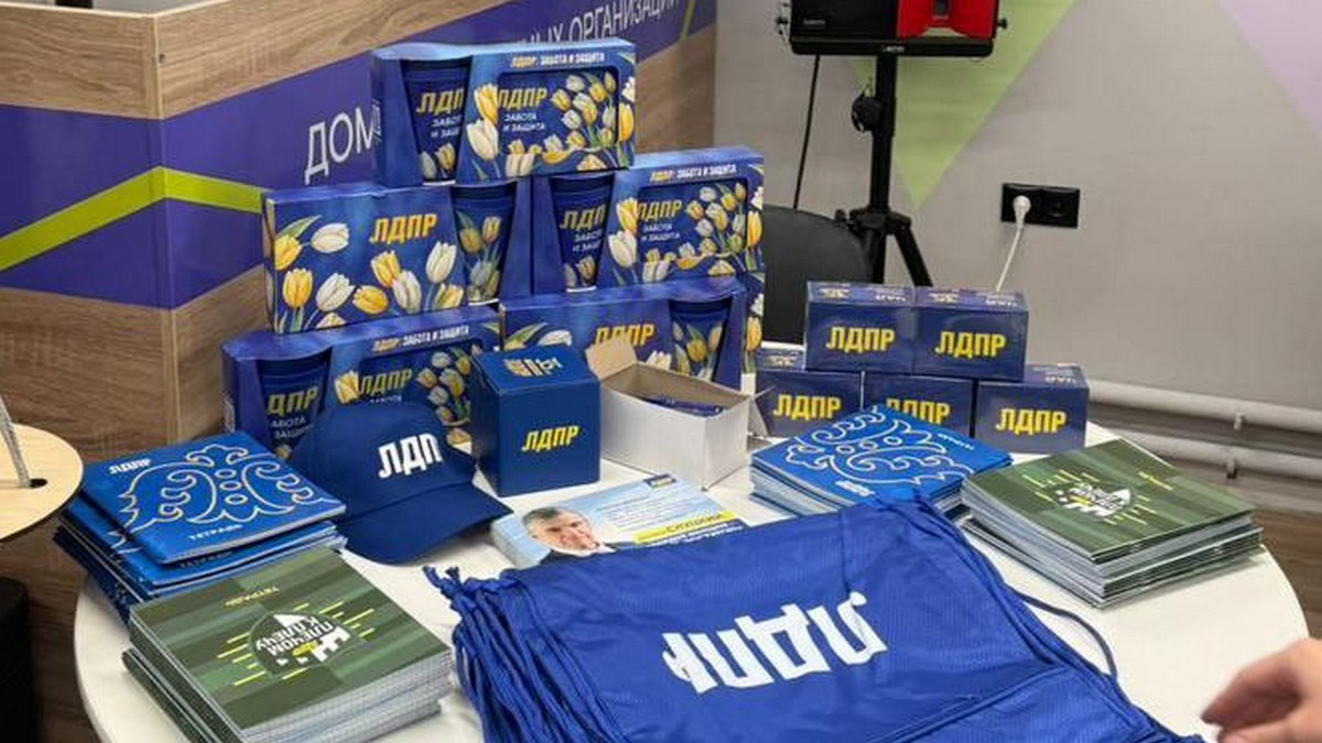 В Ингушетии активисты ЛДПР ПОЗДРАВИЛИ женщин на ярмарке