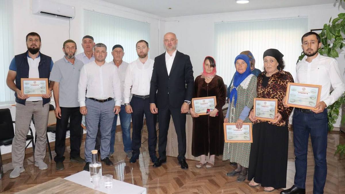 Новости Ингушетии: Работники ЖКХ Назрани получили грамоты и премии за добросовестный труд