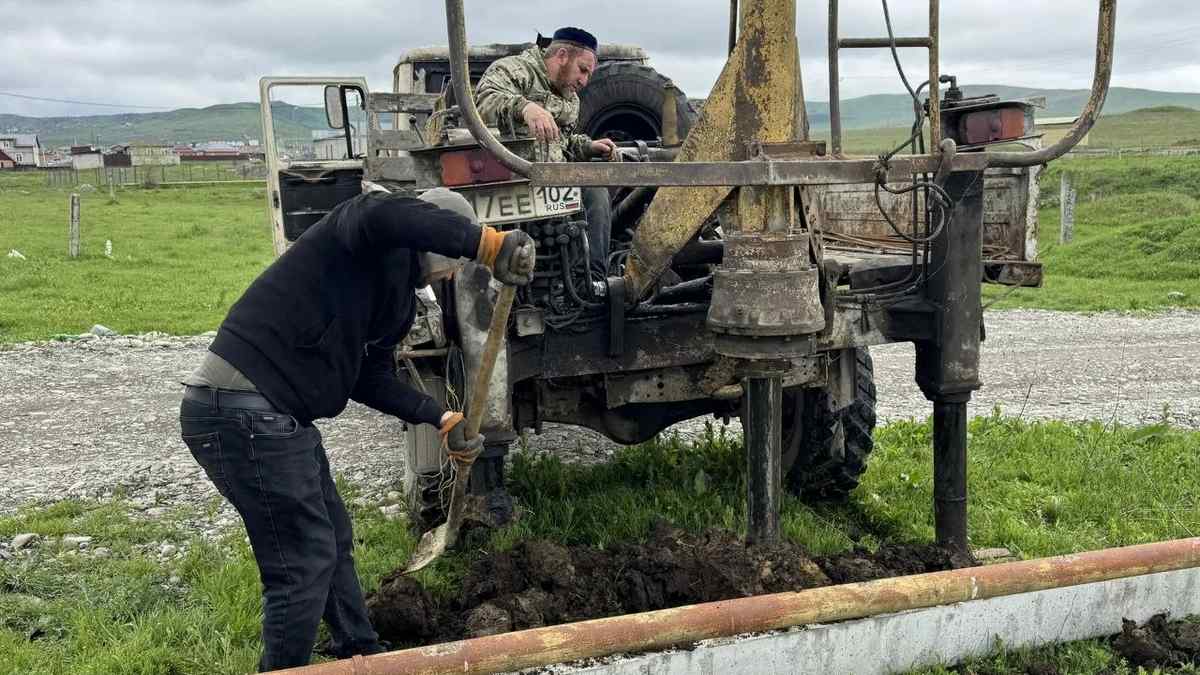 В Карабулаке подвели электричество к дому участника СВО