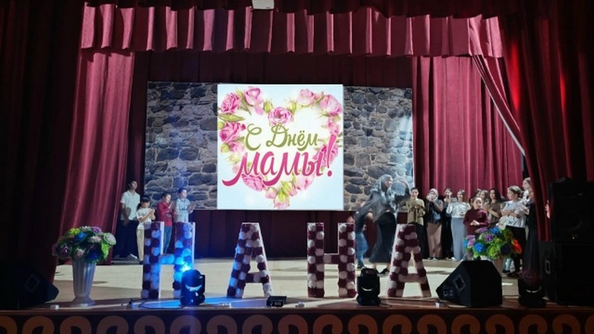 Жительниц села Галашки поздравили с Днём матери