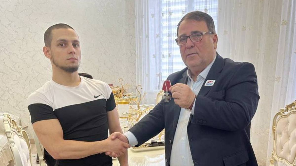 В Малгобеке вручили орден Мужества ветерану СВО Джабраилу Албогачиеву