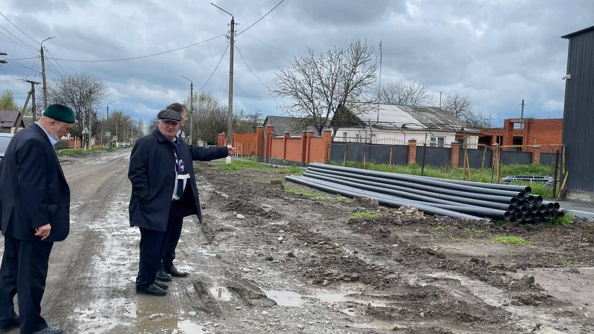 Единороссы Ингушетии проверили ход обновления водопровода в Малгобеке